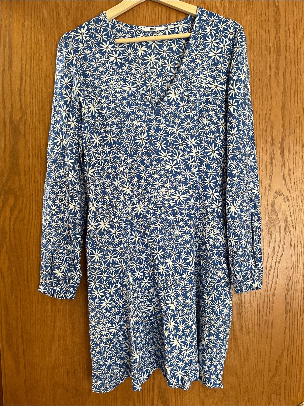 Uniqlo Ditsy Daisy Floral Dress Size Medium 100% rayon